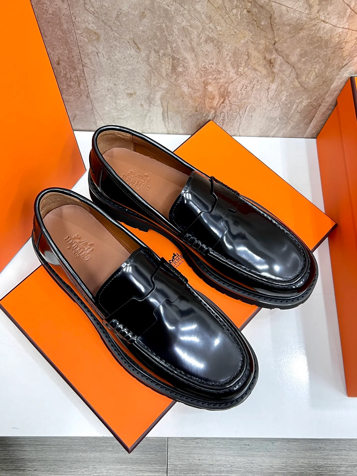 Original order quality P840 Brand: Hermès Standard code: Men's code: 39.40.41.42.43.44. (38.45 custom-made Grade: Same as the official website Original order quality Material: Original cowhide Original breathable cowhide lining Original outsole Style category: Men's fashionable casual leather shoes Color: Actual picture
